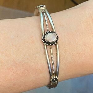 Elegant vintage 925 sterling Silver Bracelet with moonstone Accent